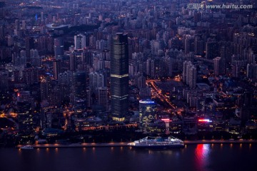 上海北外滩金光中心暮色夜景