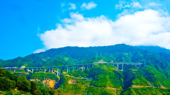 高架桥 大山