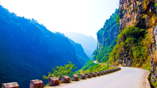 傍山险路 公路