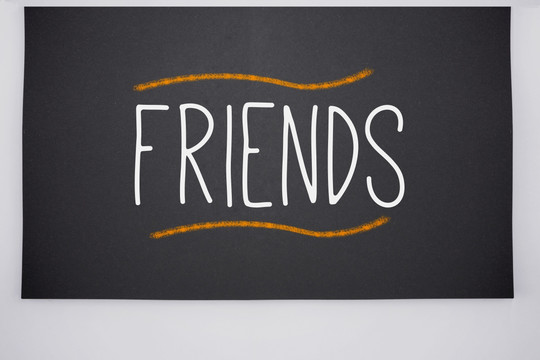 大黑板上写的“朋友”这个词