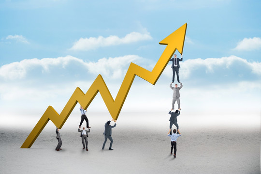 企業(yè)團隊舉著數(shù)據(jù)箭頭的復(fù)合形象