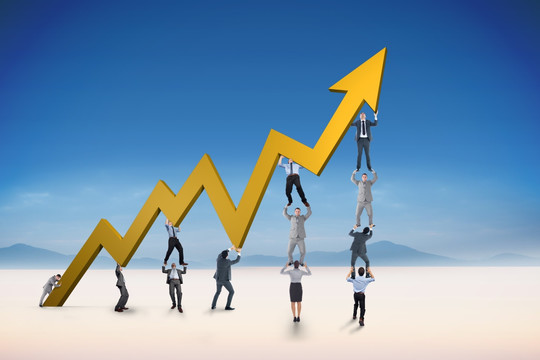 企業(yè)團(tuán)隊(duì)舉著數(shù)據(jù)箭頭的復(fù)合形象