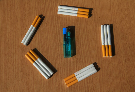 香烟与打火机
