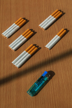 香烟与打火机