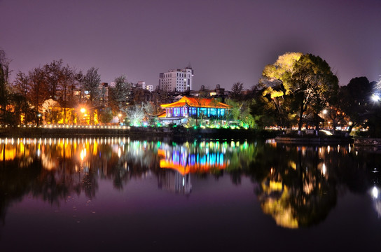 翠湖夜景