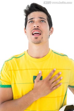巴西足球运动员在听国歌