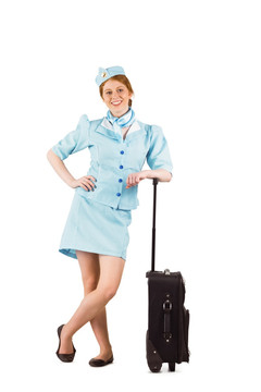 靠着行李箱微笑的空姐