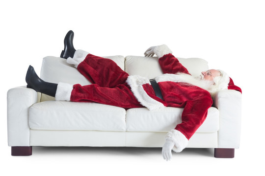 躺在沙发上睡觉的圣诞老人