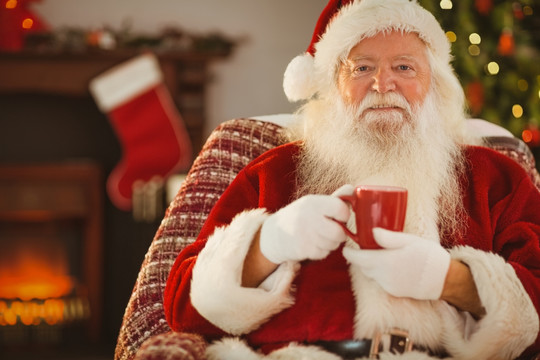 在喝咖啡的圣诞老人