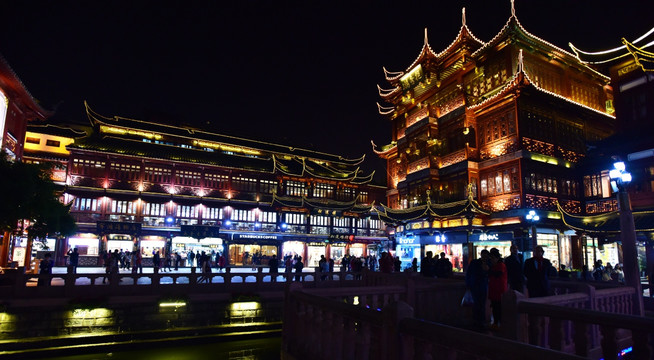 上海豫园古建筑夜景风光