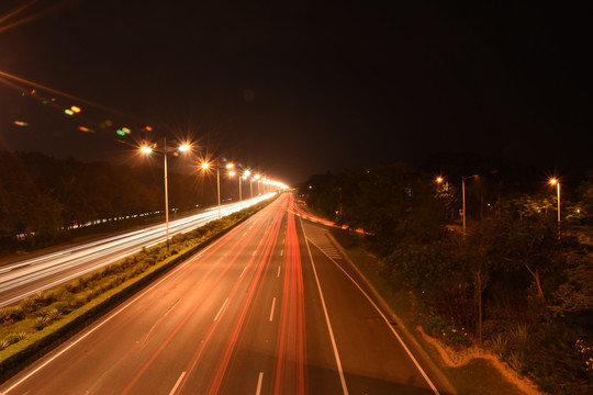 都市夜景 疾驰公路