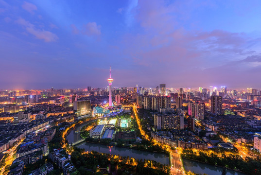 俯瞰成都市中心电视塔夜景全景