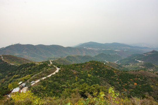 绵延起伏的香山