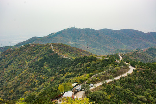 蜿蜒曲折的山路