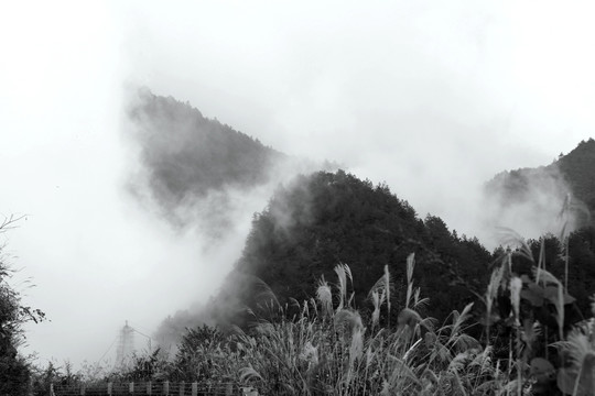 云涌山峰