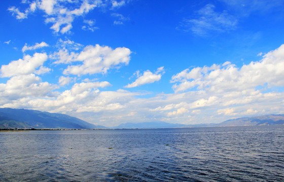 平静洱海