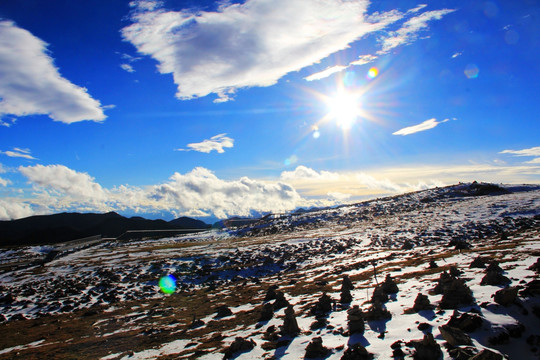 夕阳下的雪山