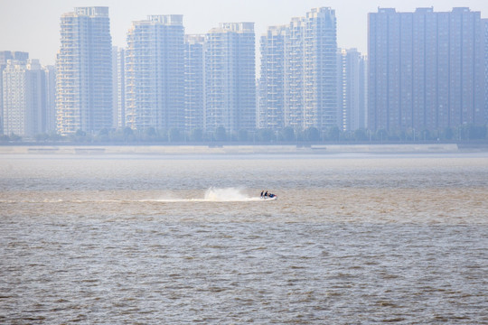 钱塘江摩托艇冲浪