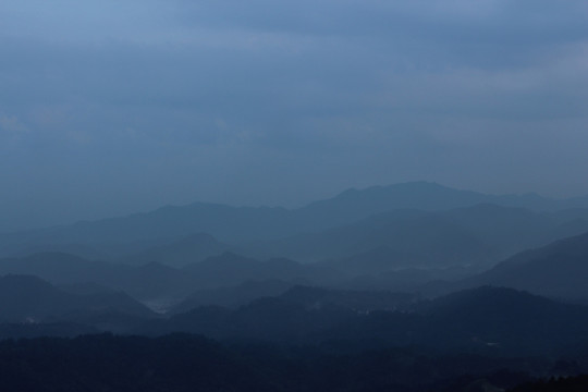 山峦背景 淡淡地的山脊 风景