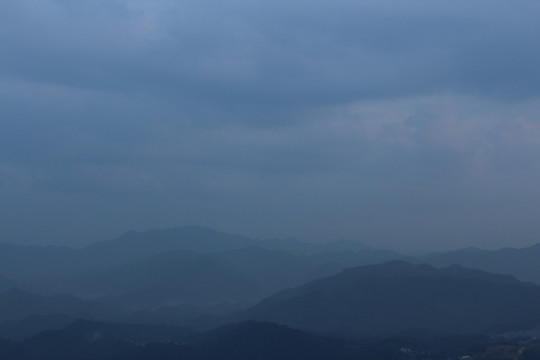 山峦背景 淡淡地的山脊 风景