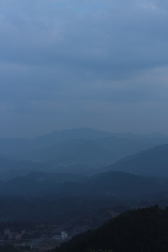 山峦背景 淡淡地的山脊 风景