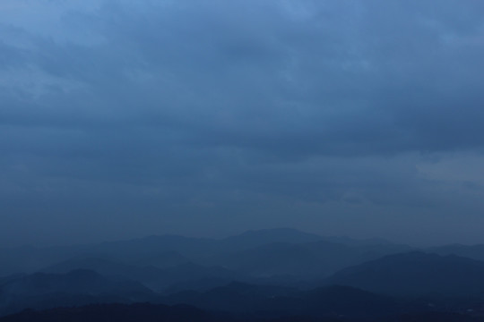 山峦背景 淡淡地的山脊 风景