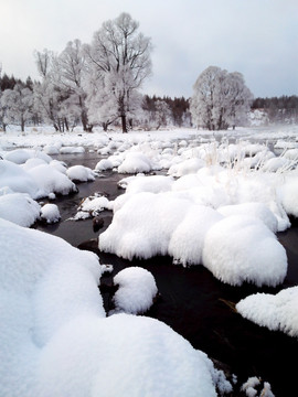 冬季冰雪不冻河