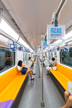 上海地铁车厢座位