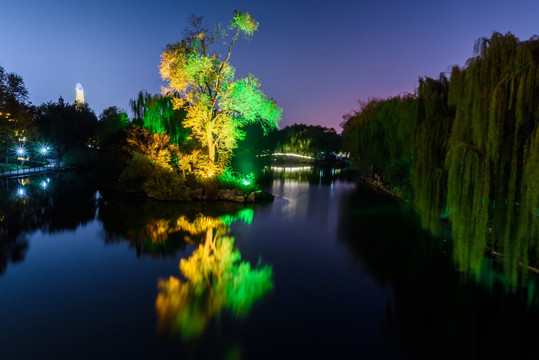 大明湖公园夜景