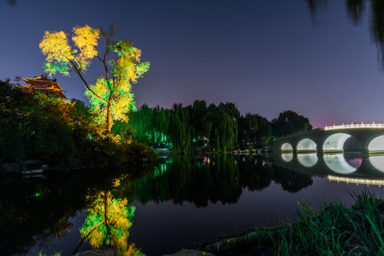 大明湖公园夜景