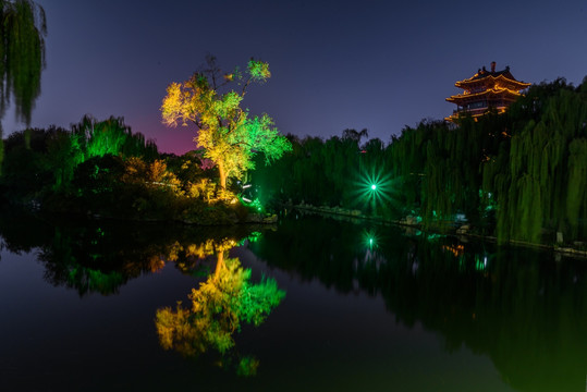 济南大明湖公园夜景