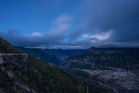 红拉山晨曦 车灯