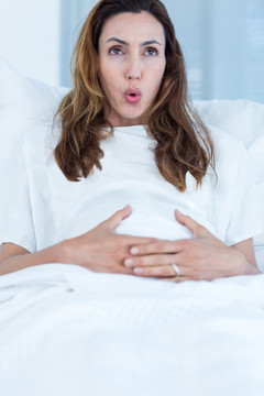 分娩时阵痛的孕妇