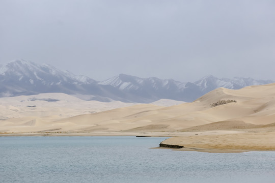 青海湖金沙湾沙漠风景