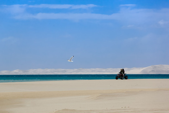 青海湖金沙湾沙漠风景