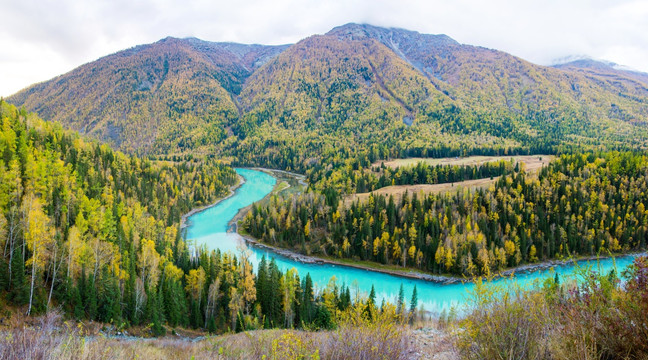 秋季喀纳斯月亮湾高清宽幅全景图