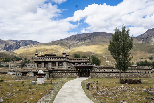 稻城藏寨