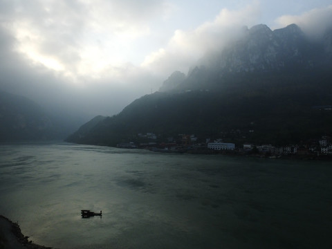 三峡晨景