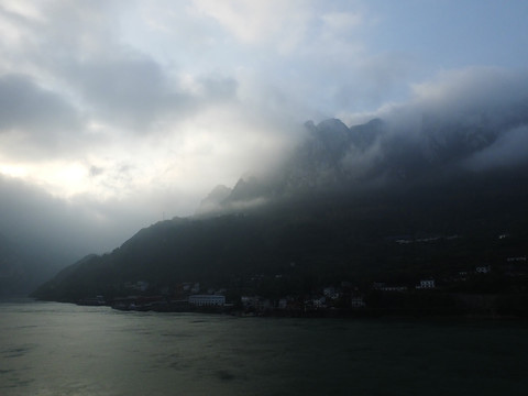 三峡晨景