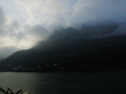 三峡晨景