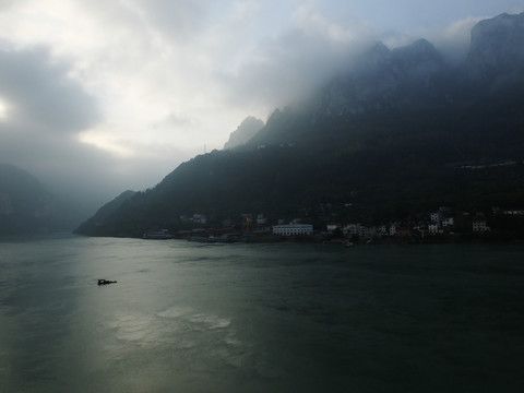 三峡晨景