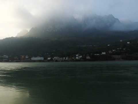 三峡晨景