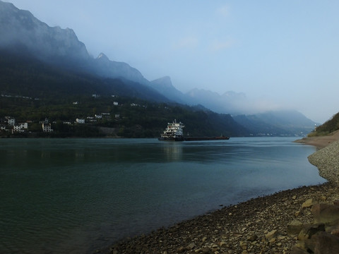 三峡晨景