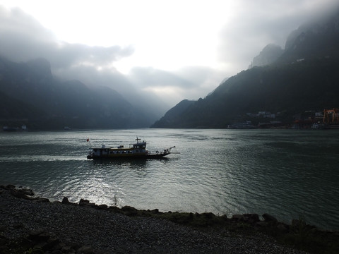 三峡晨景