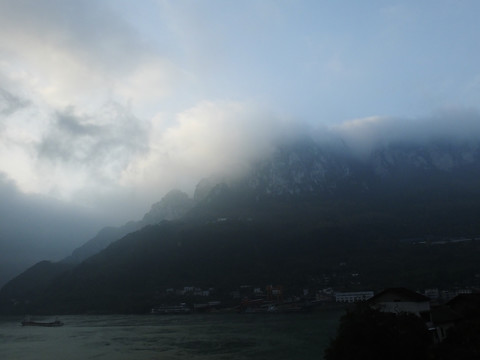 三峡晨景