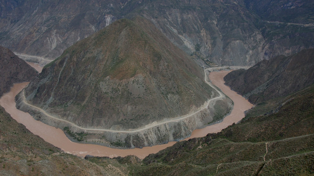 高山 峡谷 河流