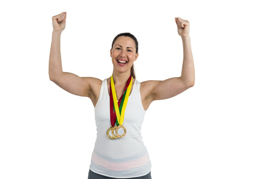 举起双臂赢得冠军的女运动员
