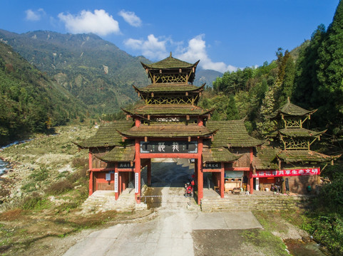 都江堰龙池山门