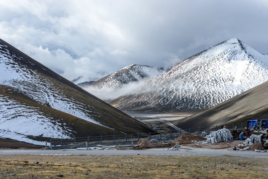 雪山峡谷