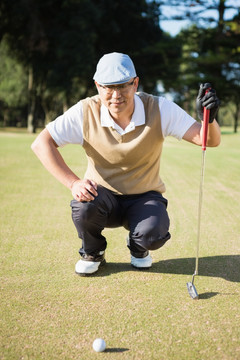 打高尔夫的男人